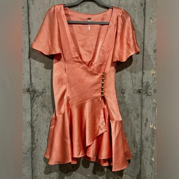 Free People Peach Scarlett V-Neck Wrap Style Mini Dress Size Small NWOT - Picture 1 of 6